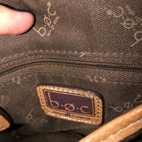 Born Concept bøc Tan cross body bag with adjustable strap. - Picture 6 of 6